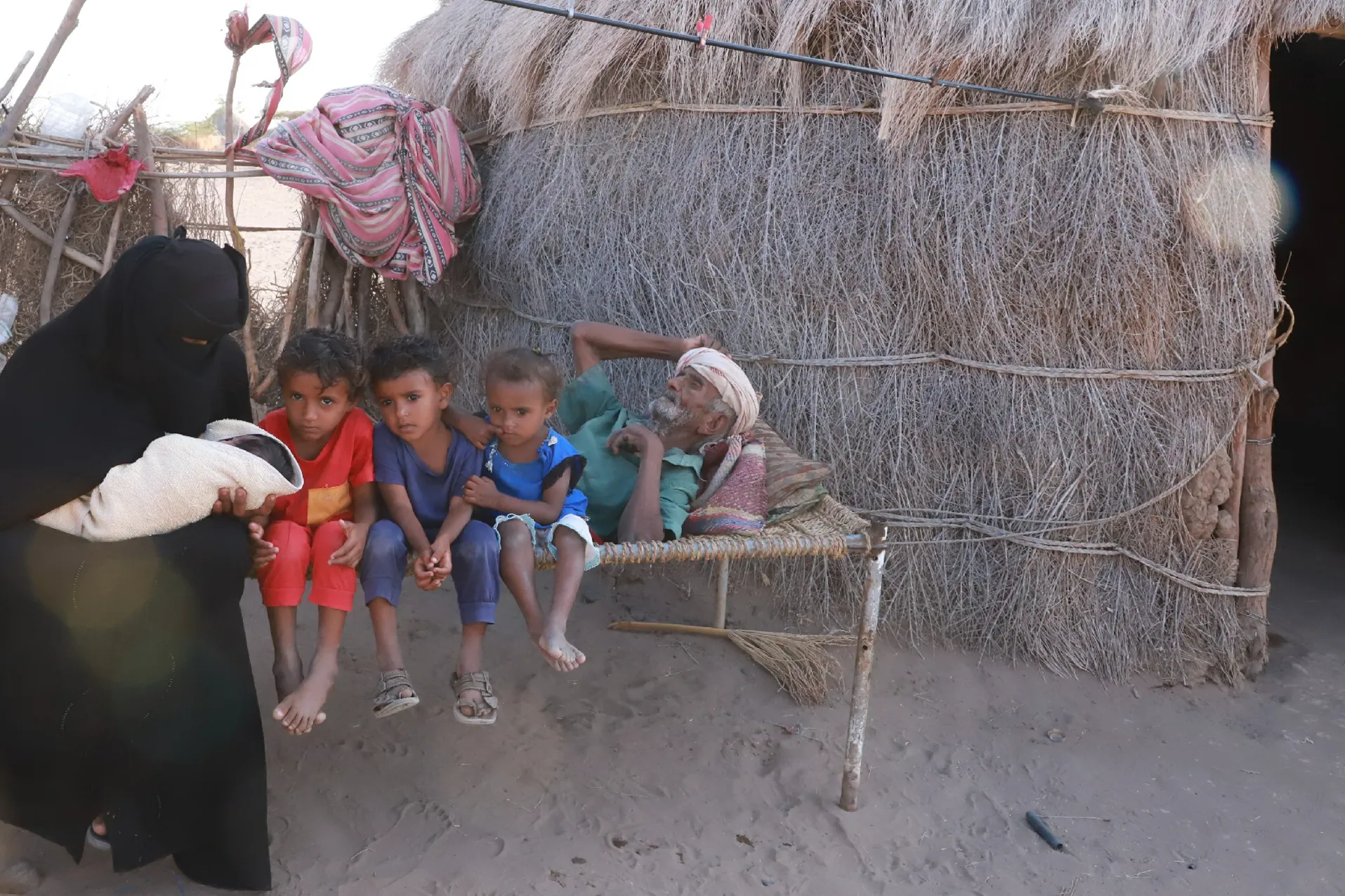 بصمات للتنمية تطلق حملة دفء الشتاء للعام 2024 تحت شعار #زملوني_لشتاء_دافئ